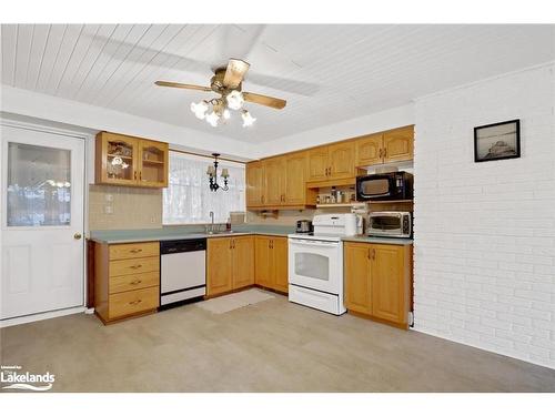 570 Phillip Street E, Gravenhurst, ON - Indoor Photo Showing Kitchen