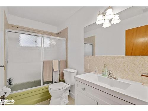 570 Phillip Street E, Gravenhurst, ON - Indoor Photo Showing Bathroom