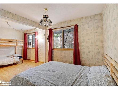 570 Phillip Street E, Gravenhurst, ON - Indoor Photo Showing Bedroom