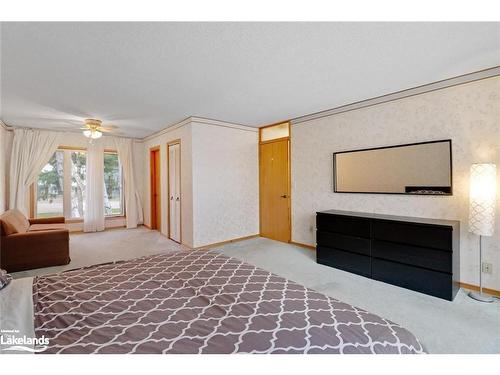 570 Phillip Street E, Gravenhurst, ON - Indoor Photo Showing Bedroom