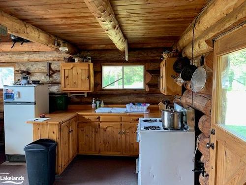 Na Kawawaymog Lake, South River, ON - Indoor Photo Showing Kitchen With Double Sink