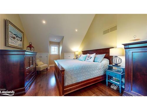 213 Camperdown Road, The Blue Mountains, ON - Indoor Photo Showing Bedroom