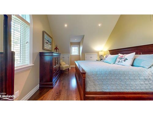 213 Camperdown Road, The Blue Mountains, ON - Indoor Photo Showing Bedroom