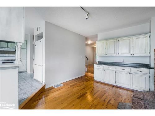 8 Glen Forest Trail, Tiny, ON - Indoor Photo Showing Kitchen