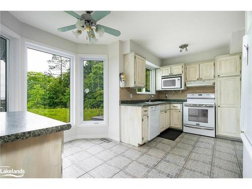 8 Glen Forest Trail, Tiny, ON - Indoor Photo Showing Kitchen