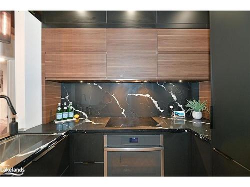 204-11 Rebecca Street, Hamilton, ON - Indoor Photo Showing Kitchen