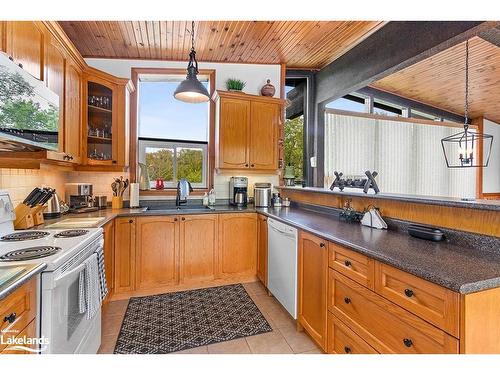 121 Birch View Trail, The Blue Mountains, ON - Indoor Photo Showing Kitchen