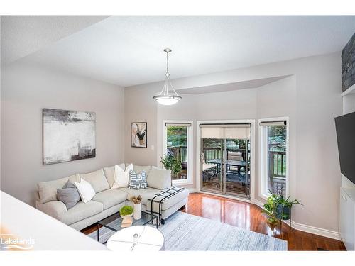 25 Starboard Road, Collingwood, ON - Indoor Photo Showing Living Room