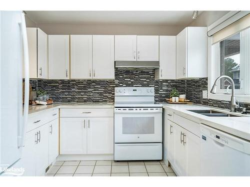 25 Starboard Road, Collingwood, ON - Indoor Photo Showing Kitchen With Double Sink