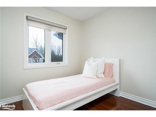 25 Starboard Road, Collingwood, ON - Indoor Photo Showing Bedroom