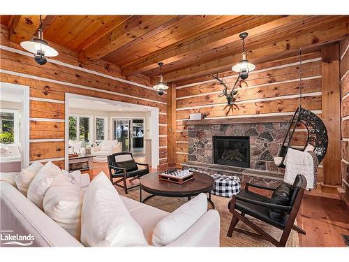 118 Heritage Drive, The Blue Mountains, ON - Indoor Photo Showing Living Room With Fireplace