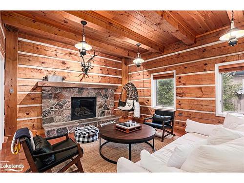 118 Heritage Drive, The Blue Mountains, ON - Indoor Photo Showing Living Room With Fireplace