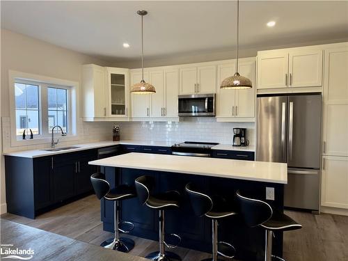 113 Courtland Street, The Blue Mountains, ON - Indoor Photo Showing Kitchen With Upgraded Kitchen