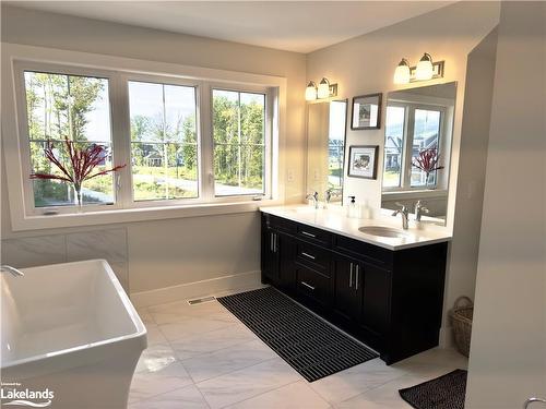 113 Courtland Street, The Blue Mountains, ON - Indoor Photo Showing Bathroom