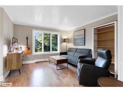 7-39 Southbank Drive, Bracebridge, ON - Indoor Photo Showing Living Room