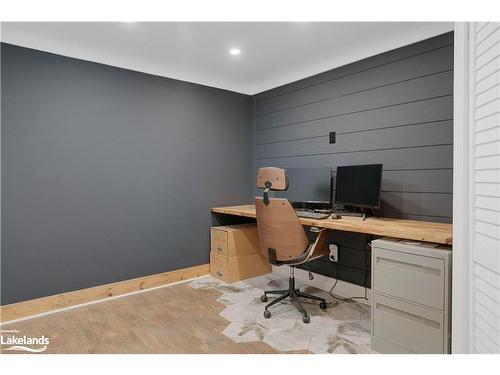 7-39 Southbank Drive, Bracebridge, ON - Indoor Photo Showing Office