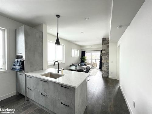 407-20 Beckwith Lane, The Blue Mountains, ON - Indoor Photo Showing Kitchen With Upgraded Kitchen