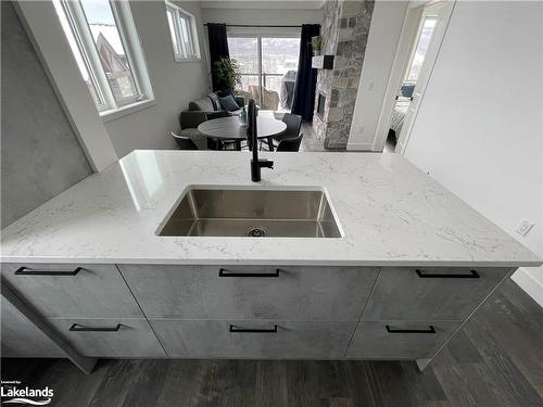 407-20 Beckwith Lane, The Blue Mountains, ON - Indoor Photo Showing Kitchen With Double Sink