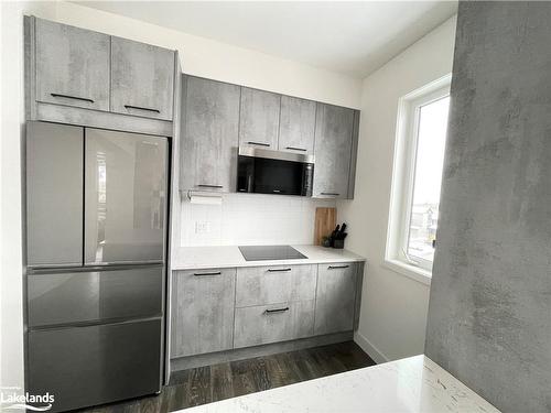 407-20 Beckwith Lane, The Blue Mountains, ON - Indoor Photo Showing Kitchen