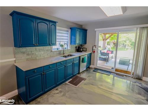 53 38Th Street, Wasaga Beach, ON - Indoor Photo Showing Kitchen With Double Sink