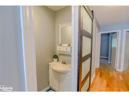 53 38Th Street, Wasaga Beach, ON - Indoor Photo Showing Bathroom