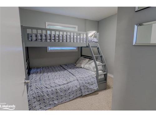 53 38Th Street, Wasaga Beach, ON - Indoor Photo Showing Bedroom