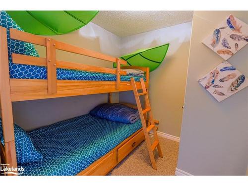 53 38Th Street, Wasaga Beach, ON - Indoor Photo Showing Bedroom