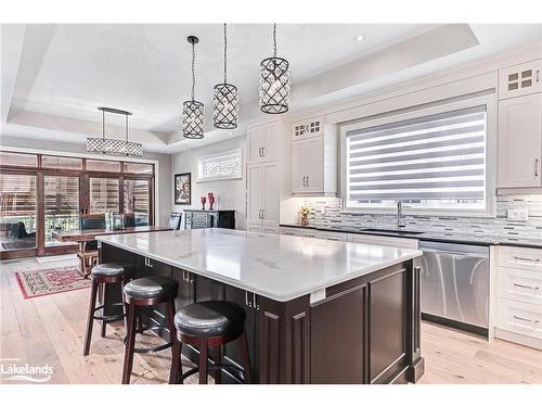 126 West Ridge Drive, The Blue Mountains, ON - Indoor Photo Showing Kitchen With Upgraded Kitchen