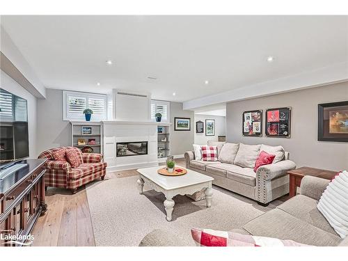 126 West Ridge Drive, The Blue Mountains, ON - Indoor Photo Showing Living Room With Fireplace