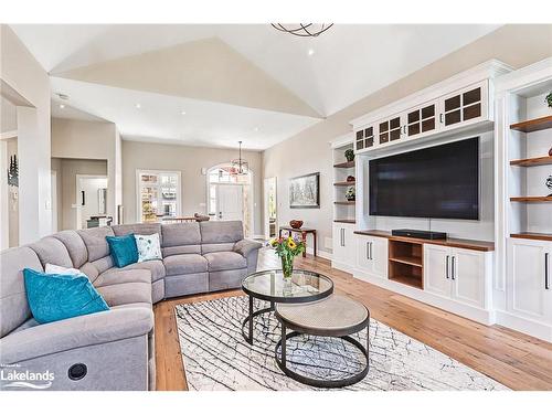 126 West Ridge Drive, The Blue Mountains, ON - Indoor Photo Showing Living Room