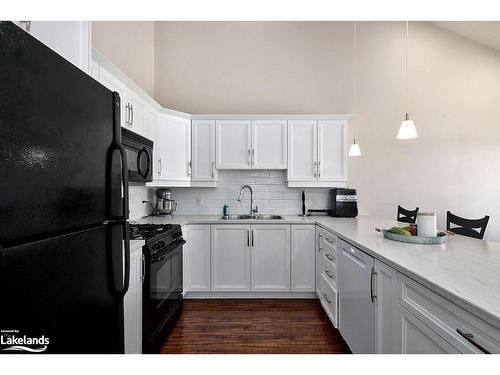 7-24 Albery Court, Meaford, ON - Indoor Photo Showing Kitchen