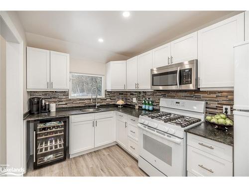 35 Arbor Road, Tiny, ON - Indoor Photo Showing Kitchen