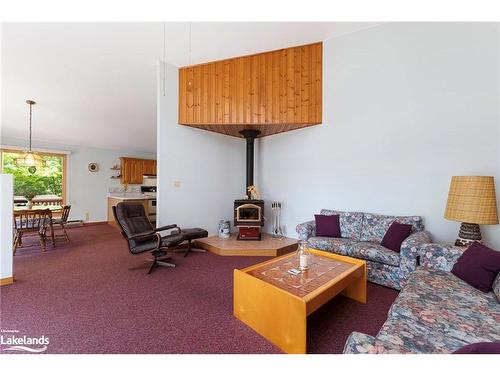 30 Hillside Drive, Nobel, ON - Indoor Photo Showing Living Room