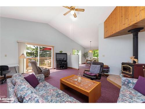 30 Hillside Drive, Nobel, ON - Indoor Photo Showing Living Room