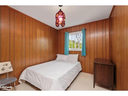 30 Hillside Drive, Nobel, ON - Indoor Photo Showing Bedroom