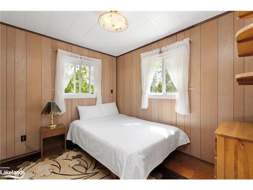 30 Hillside Drive, Nobel, ON - Indoor Photo Showing Bedroom