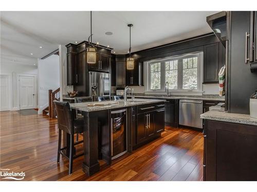 148 Goldfinch Crescent, Tiny, ON - Indoor Photo Showing Kitchen With Upgraded Kitchen