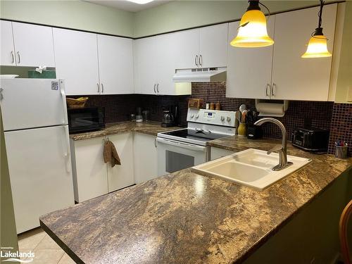 175-49 Trott Boulevard, Collingwood, ON - Indoor Photo Showing Kitchen With Double Sink