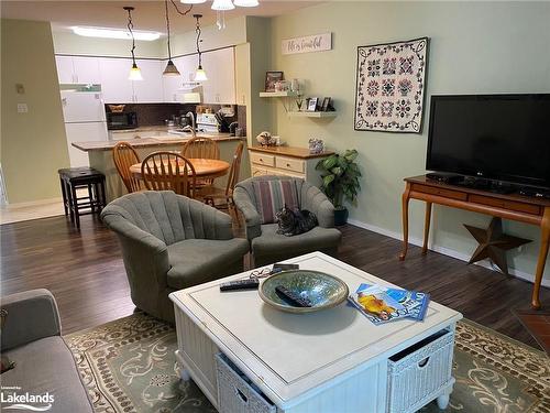 175-49 Trott Boulevard, Collingwood, ON - Indoor Photo Showing Living Room