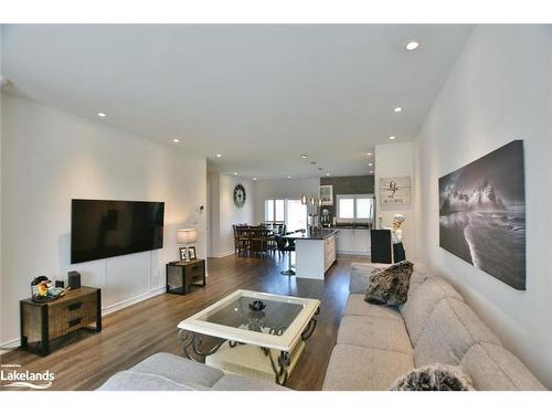 20 Bianca Crescent, Wasaga Beach, ON - Indoor Photo Showing Living Room