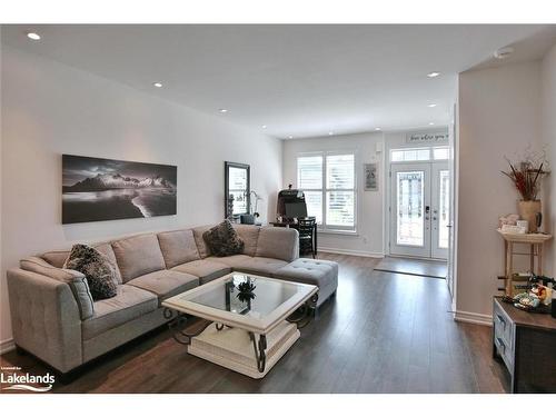 20 Bianca Crescent, Wasaga Beach, ON - Indoor Photo Showing Living Room