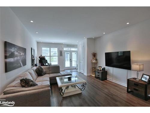 20 Bianca Crescent, Wasaga Beach, ON - Indoor Photo Showing Living Room