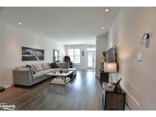 20 Bianca Crescent, Wasaga Beach, ON - Indoor Photo Showing Living Room