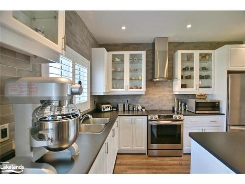 20 Bianca Crescent, Wasaga Beach, ON - Indoor Photo Showing Kitchen With Double Sink With Upgraded Kitchen