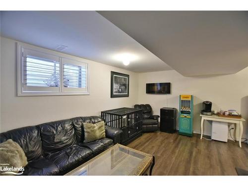 20 Bianca Crescent, Wasaga Beach, ON - Indoor Photo Showing Living Room