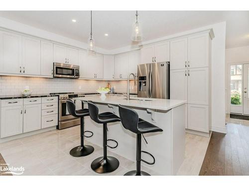 51 Selkirk Drive, Huntsville, ON - Indoor Photo Showing Kitchen With Upgraded Kitchen