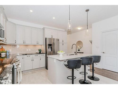 51 Selkirk Drive, Huntsville, ON - Indoor Photo Showing Kitchen With Upgraded Kitchen