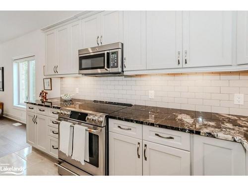 51 Selkirk Drive, Huntsville, ON - Indoor Photo Showing Kitchen With Upgraded Kitchen