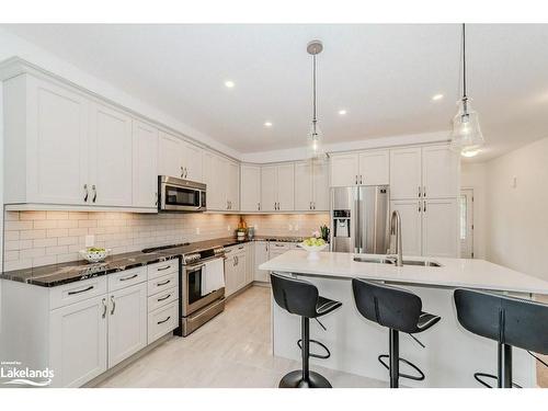 51 Selkirk Drive, Huntsville, ON - Indoor Photo Showing Kitchen With Upgraded Kitchen