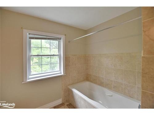 243 River Road East, Wasaga Beach, ON - Indoor Photo Showing Bathroom